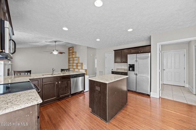 Building Photo - 123 Lightwater Dr