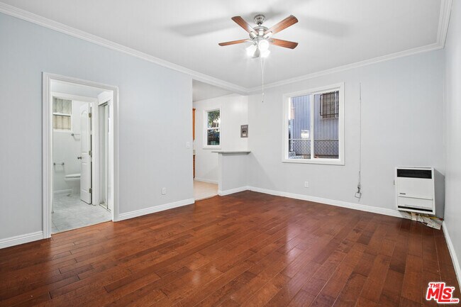 Building Photo - 1267 Vin Scully Ave