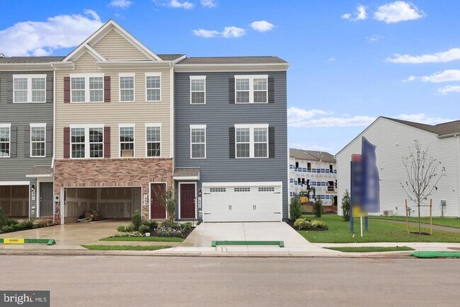 Building Photo - 1995 Fauna Dr