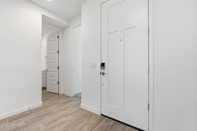 Building Photo - 8147 E Paloma Ave