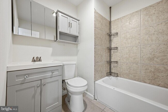 Building Photo - 2636 Lauretta Ave