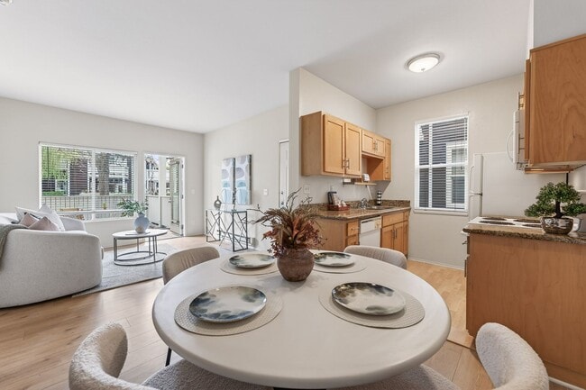 Building Photo - Spacious Upgraded Lower Level Condo in Marina Bay HOA....