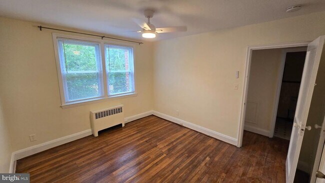 Building Photo - 6148 Parkway Dr