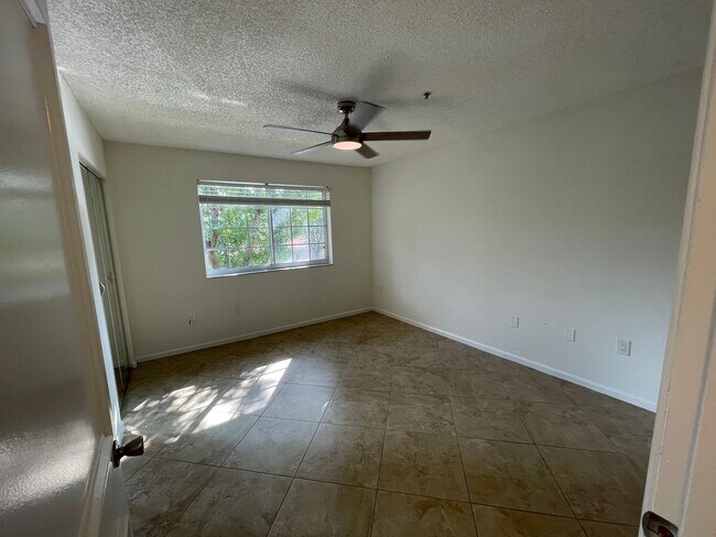 Building Photo - ANNUAL RENTAL - 2ND FLOOR 1 BED / 1 BATH C...