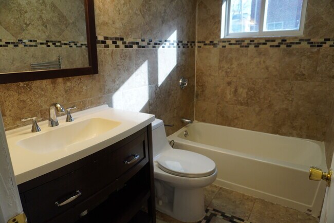 Building Photo - 21 Oxford Cir