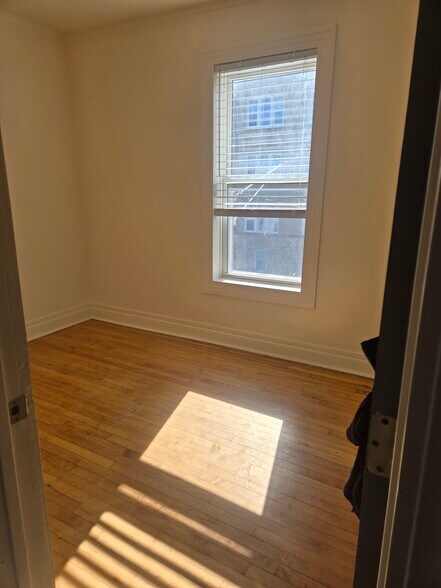 Building Photo - 3259 W Potomac Ave