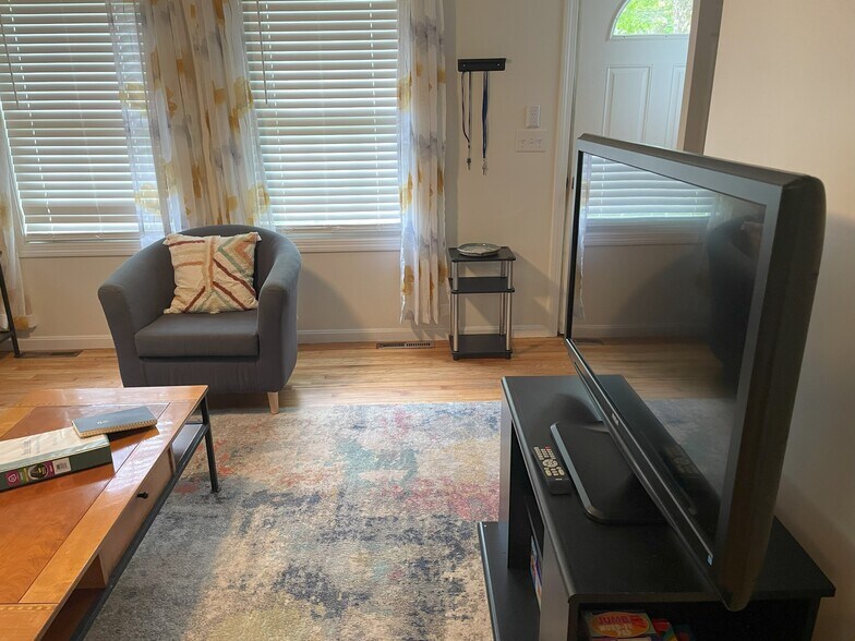 Living room - 183 Hunt Ave