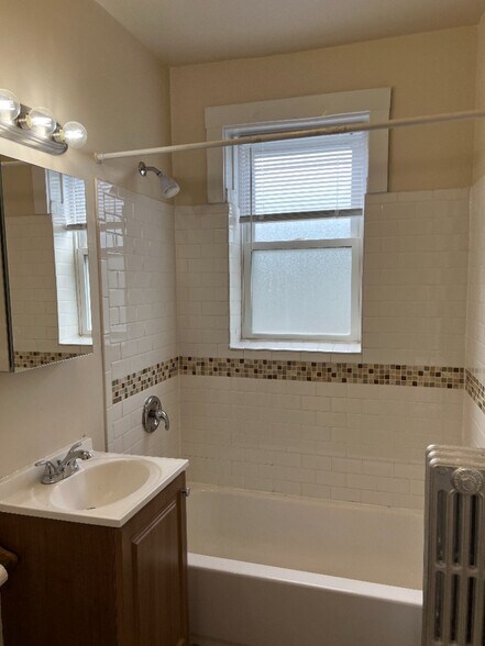 Building Photo - 2043 N Cicero Ave