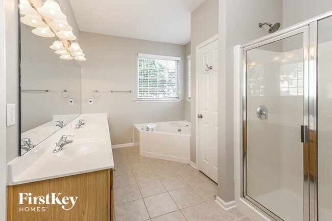 Building Photo - 10808 Peddlers Ct