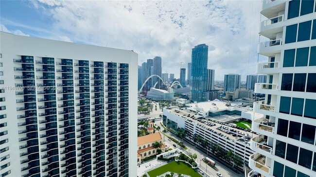 Building Photo - 1717 N Bayshore Dr