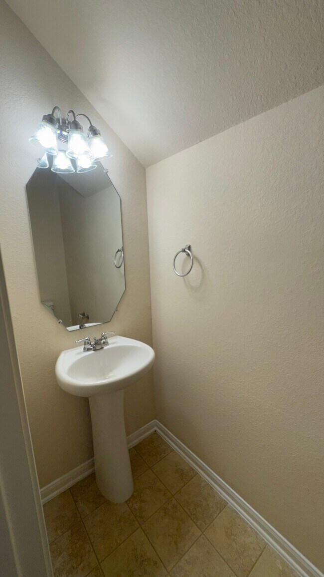 Building Photo - 1747 Nichole Woods Dr