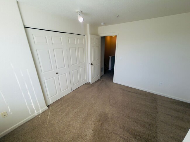 Building Photo - Gorgeous Tri-Level Condo at Progress Ridge With Views of Lake ~ Must See!