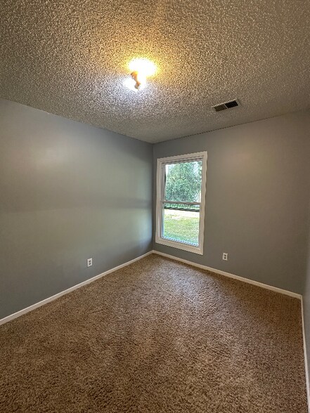 Building Photo - 2117 Quail Creek Dr