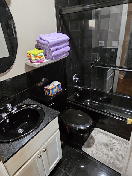 2nd bath - 4333 Maryland Ave