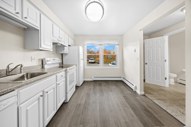 Primary Photo - 145 Harbor Pond Dr