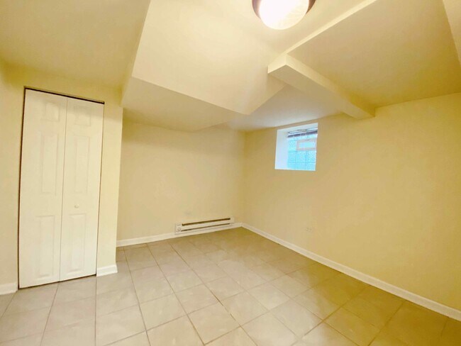 Building Photo - 2311 N. Greenview-1R