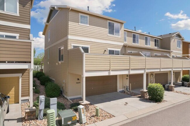 Building Photo - 5649 Saint Patrick View