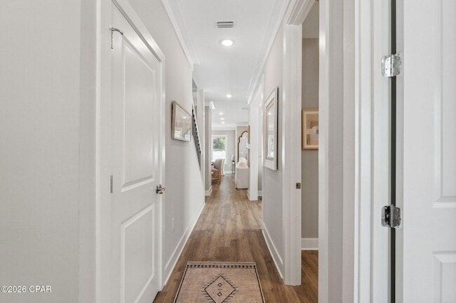 Building Photo - 712 Landing Cir