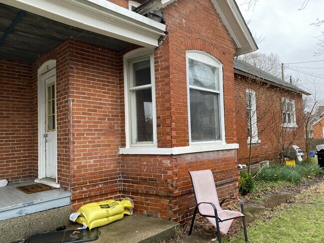 Building Photo - 11 W 14th St