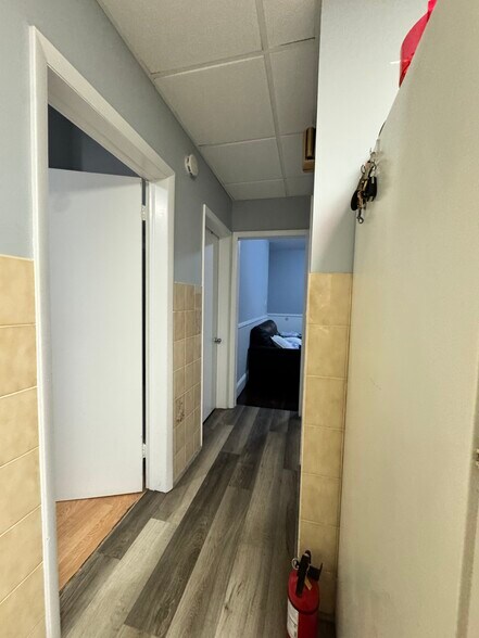 Building Photo - 19 Lyons Pl