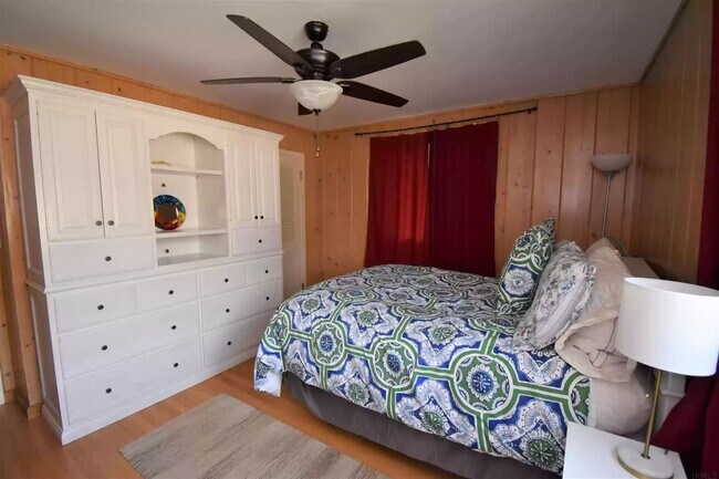 Building Photo - "Hoosier Daddy"- This fully furnished, tur...