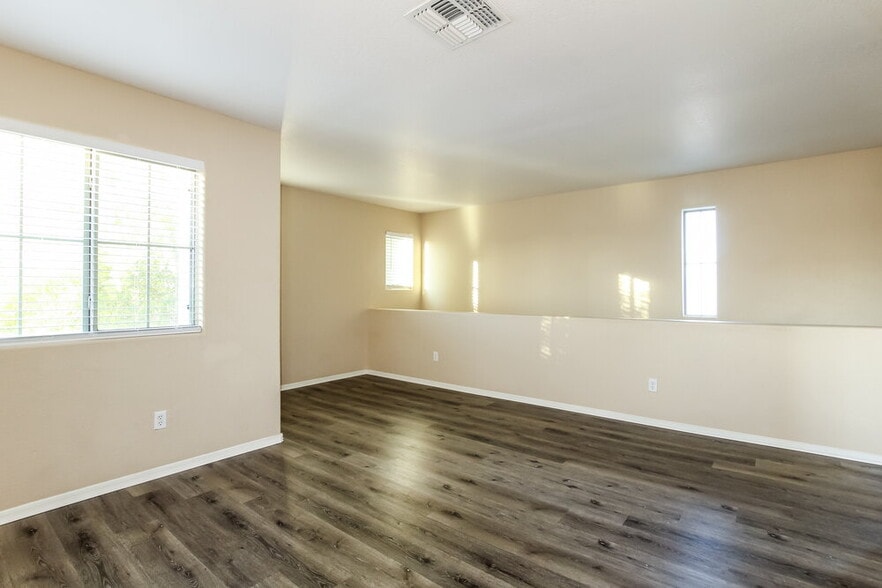 Building Photo - 17423 W Watson Ln