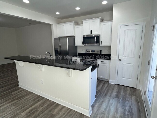 Building Photo - 156 Polaris Ave