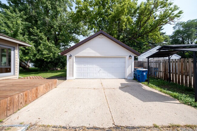 Building Photo - 2116 W 105th St