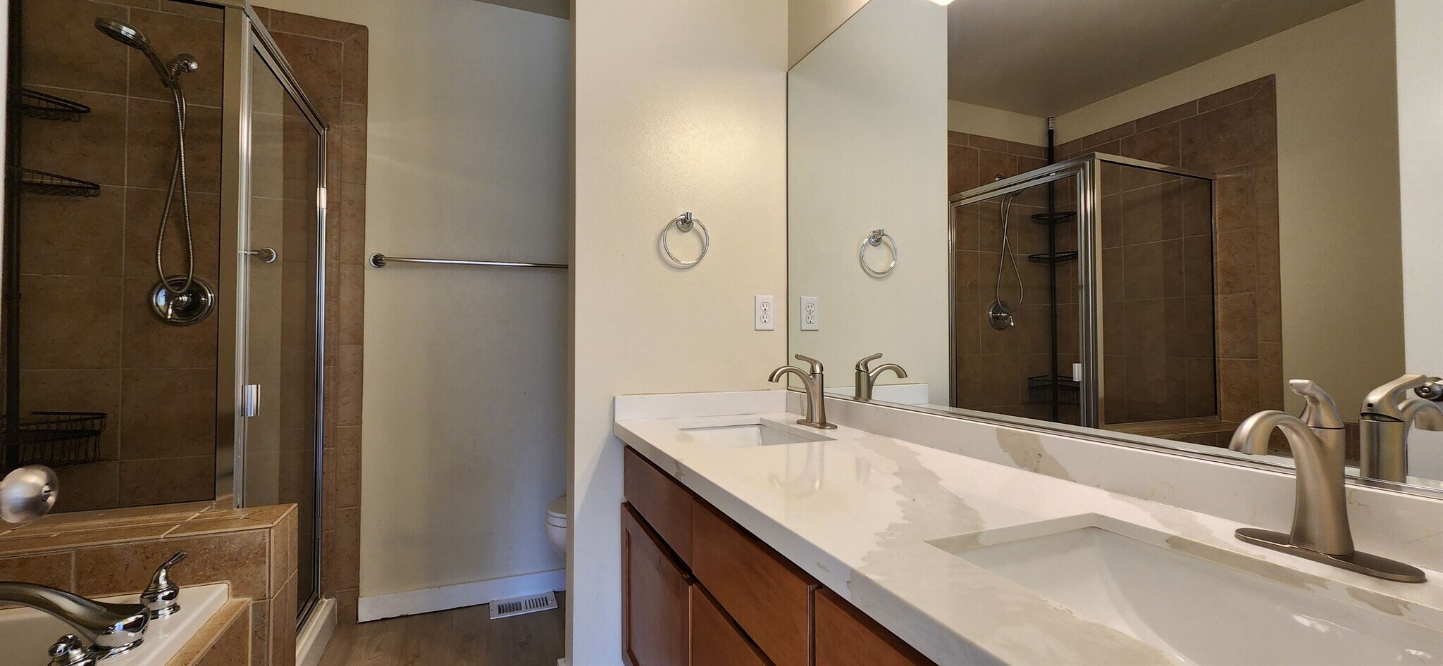 Building Photo - 2567 NE Kensington Ct