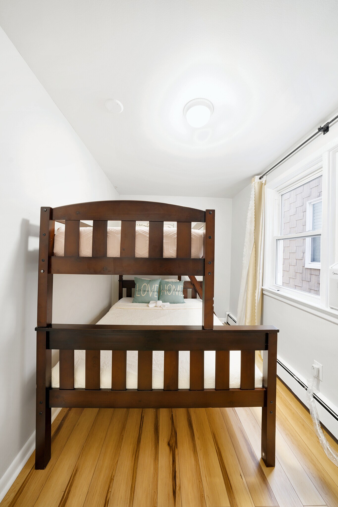 Building Photo - 36 E 47th St