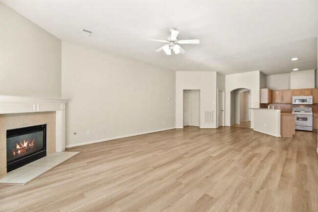 Building Photo - 3619 Slocom Dr