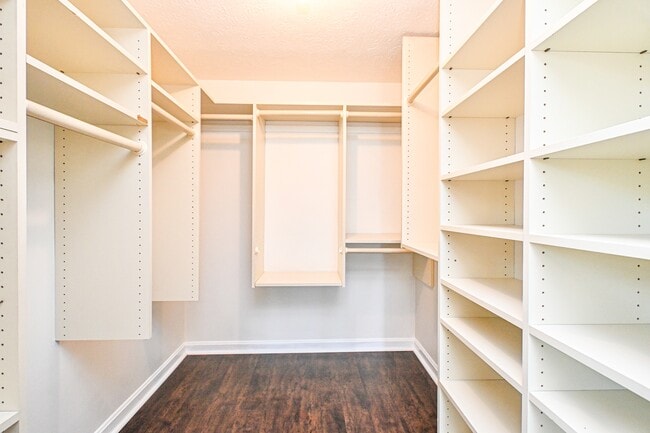 Building Photo - 3021 Stratford Ct