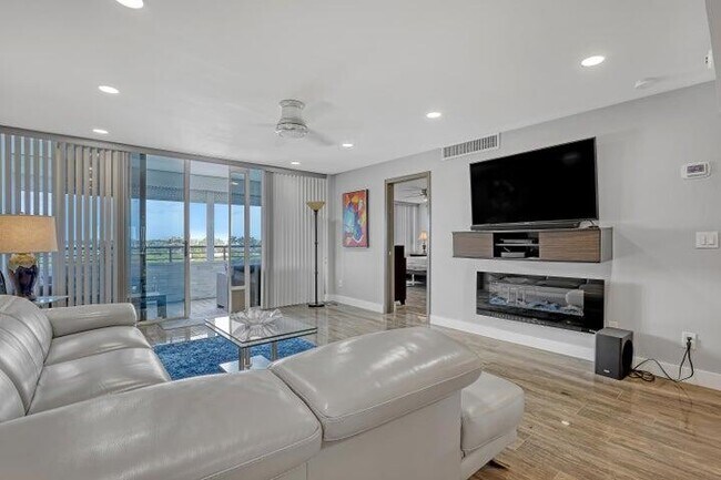 Building Photo - 3589 S Ocean Blvd