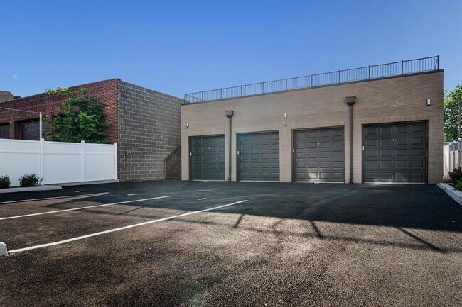 Building Photo - 525 Ave E