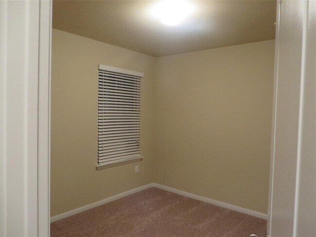Building Photo - 505 Pinnacle Dr