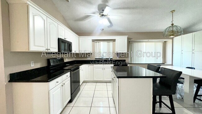 Building Photo - 223 Lake Davenport Estates Dr