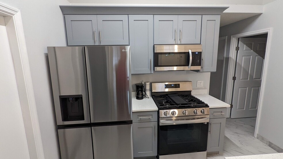 Building Photo - 3048 Pineda Dr