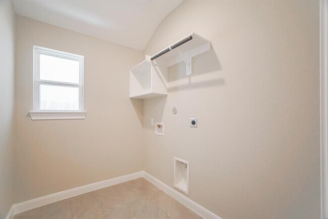 Building Photo - 9852 Pearly Everlasting