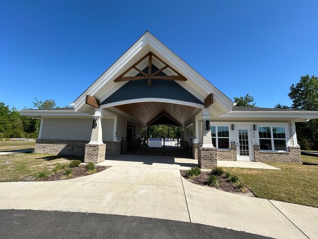 Building Photo - 3 bedroom, 2 bathroom single story home ne...