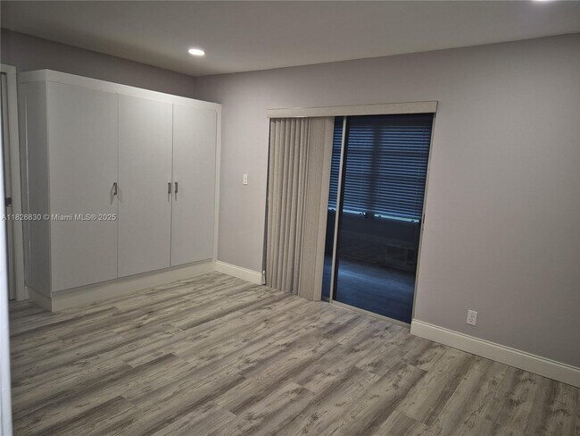 Building Photo - 407 SW Natura Ave