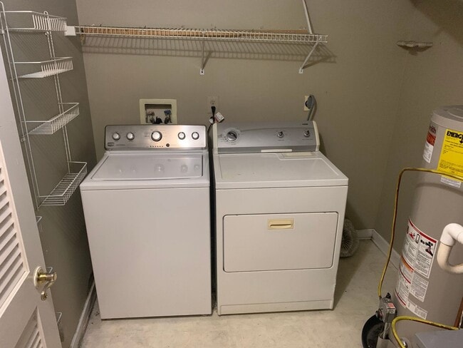 Building Photo - Nice Large Condo on Ground Level for Rent in Awesome Neighborhood!