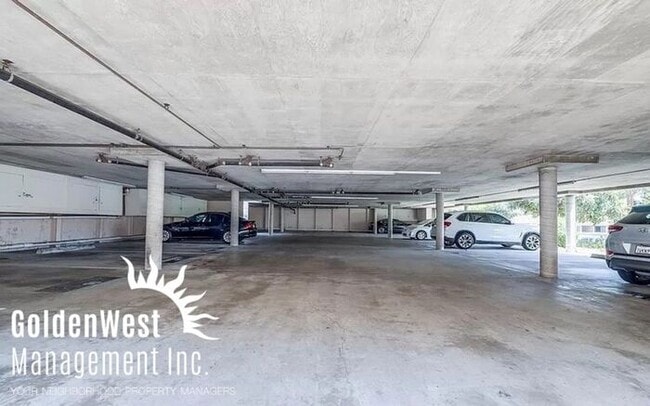 Building Photo - Stunning Two-Story 2Bdm 2.5Ba Townhome in ...