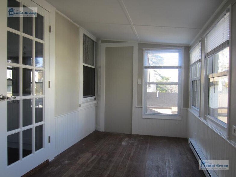 Building Photo - 26 Rand St