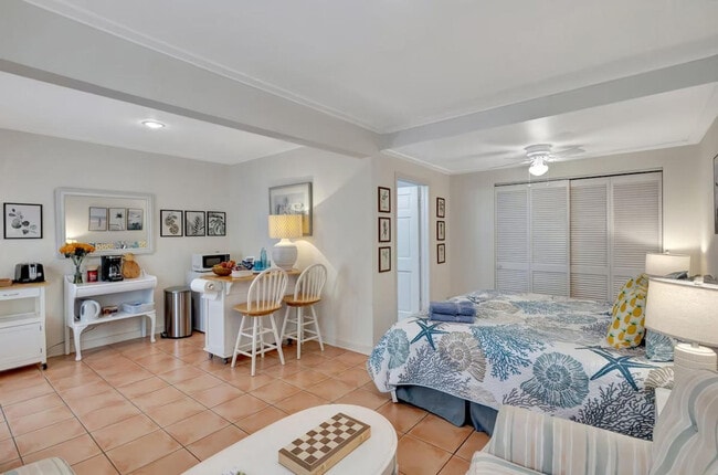 Building Photo - 2800 Broadway