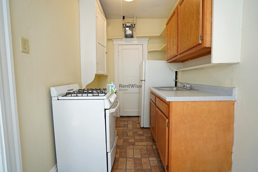 Building Photo - 224 Kelton St