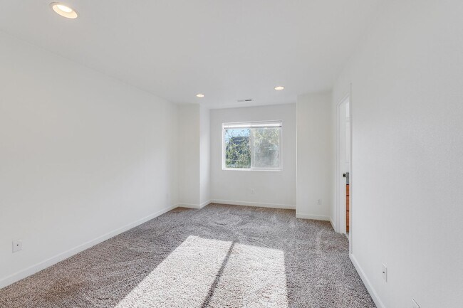 Building Photo - 2018-BUILT HOME NEAR DOWNTOWN HILLSBORO - 3BR/2.5BA WITH ATTACHED FINISHED GARAGE, PET-FRIENDLY