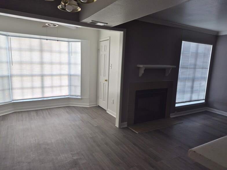 Building Photo - 9701 Forum Park Dr