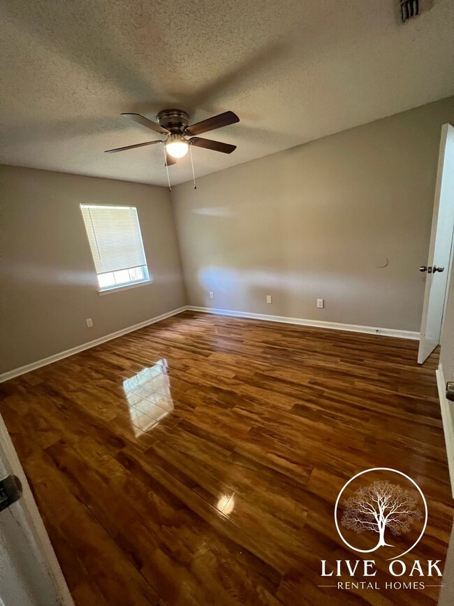 Building Photo - SUMMER MOVE-IN SPECIAL: $500 OFF 1st MONTH...