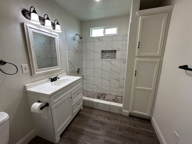 Building Photo - 11940 Rosedale Hwy