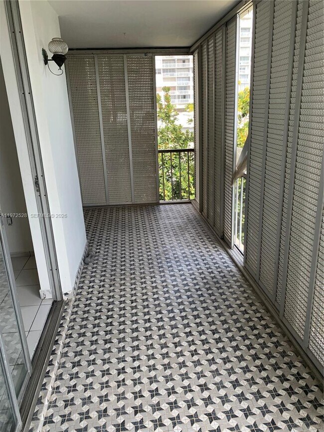 Building Photo - 2861 Leonard Dr